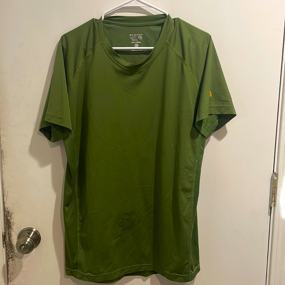 Men’s size Large Mountain Hardware athletic tee